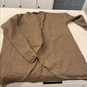 Women’s Holebrook sweater.